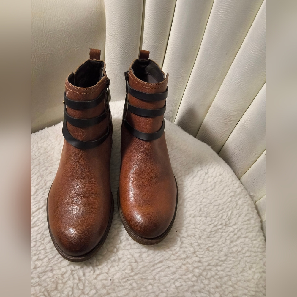 Franco Sarto Womens Brown Ankle Boot. Size 8.5
